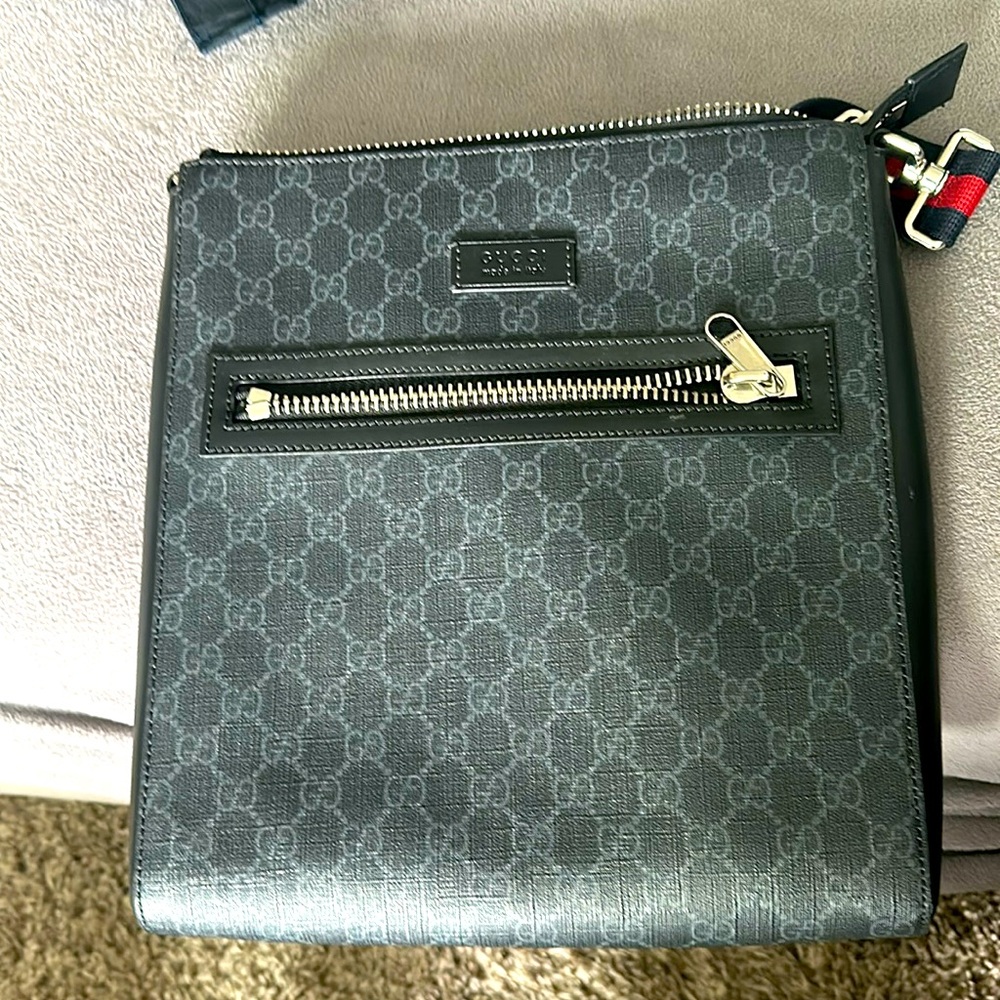 Large messenger GG Black